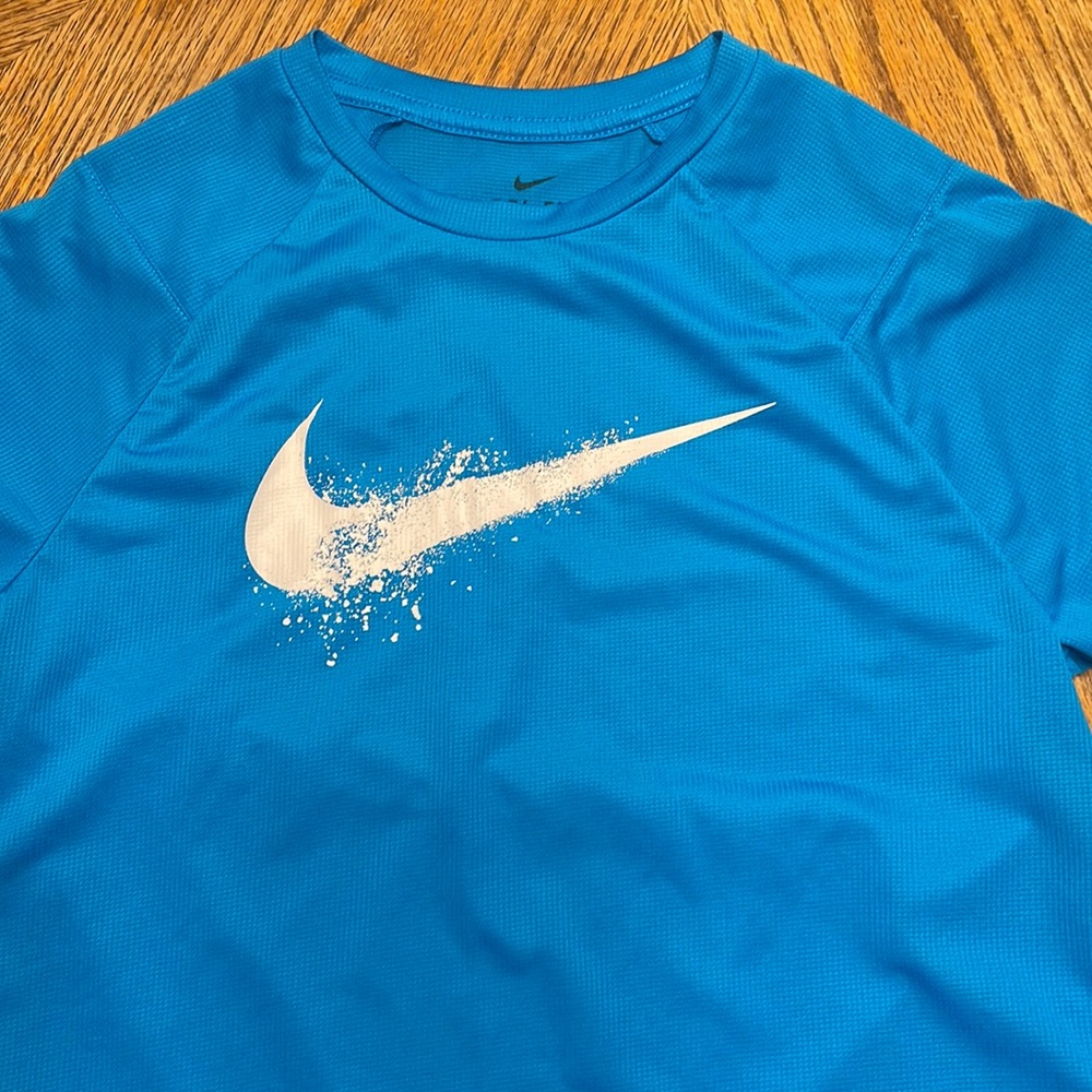 Boys Nike dri fit shirt L
